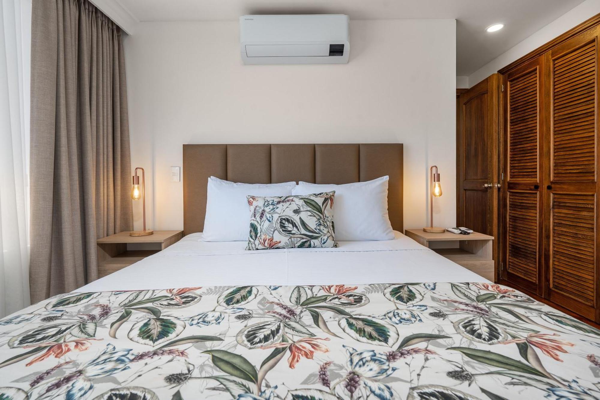 מדיין Alcazar De Oviedo By Ee Hoteles מראה חיצוני תמונה
